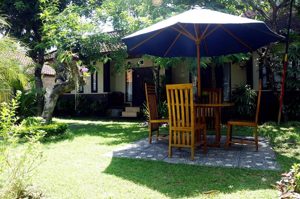 Cinthya Guest House Легиан Екстериор снимка